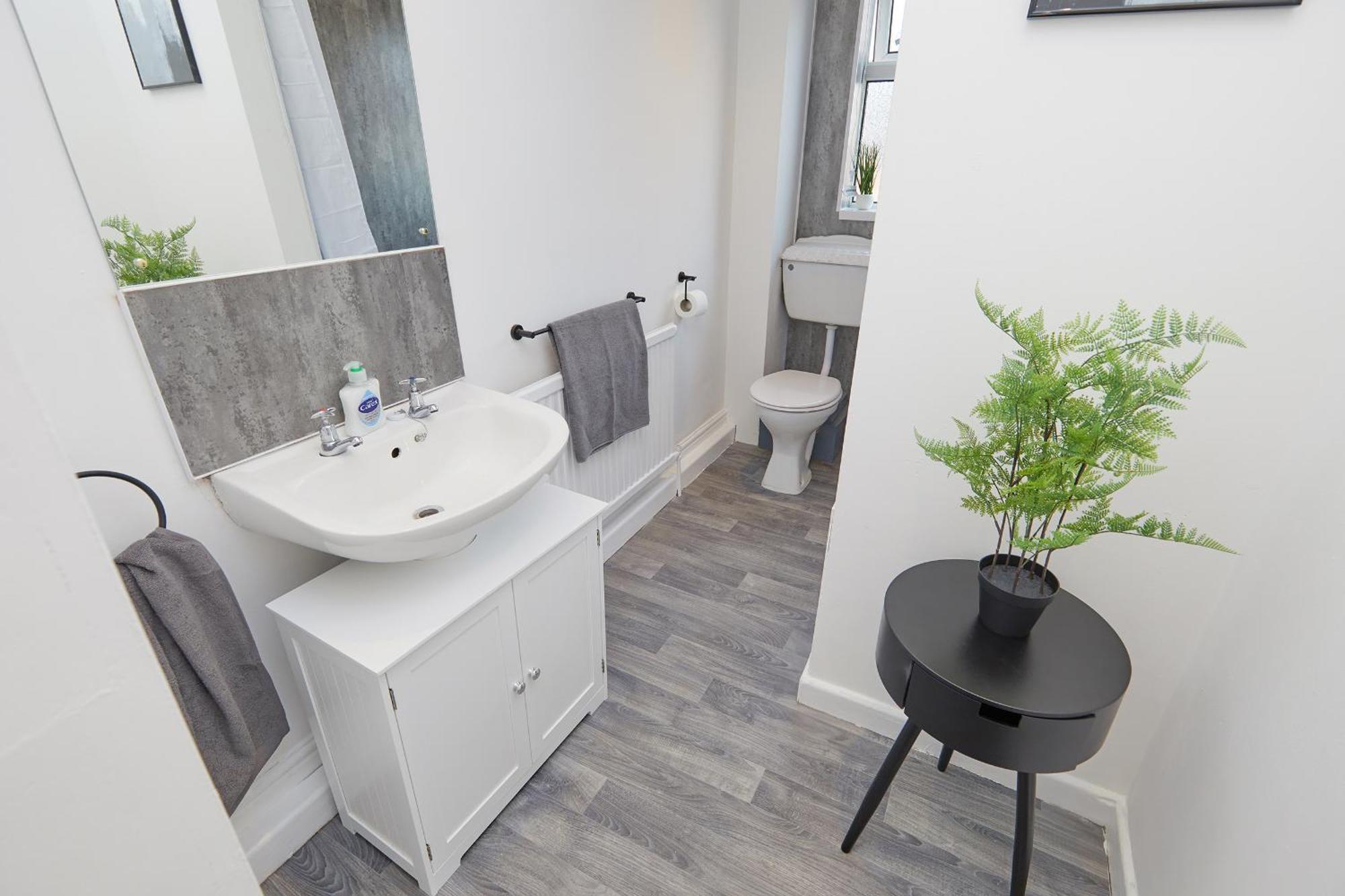 Your Sheffield Stays - Spacious 5 Bedroom House Номер фото